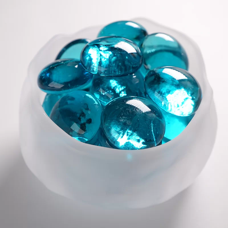 Perles de verre colorées utilisées pour les pierres adhésives et la décoration